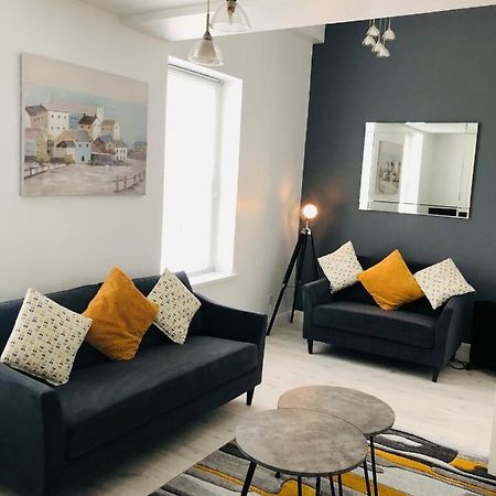 באליקאסל Spacious And Bright Town Centre Apartment מראה חיצוני תמונה
